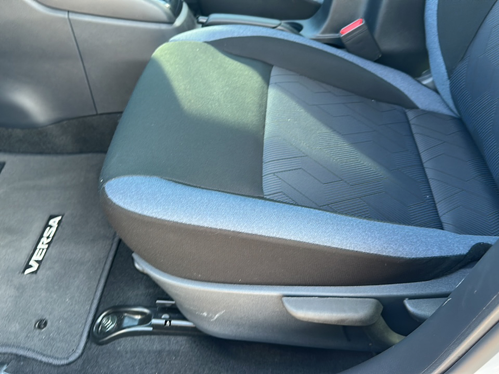 2024 Nissan Versa 1.6 SV photo 4