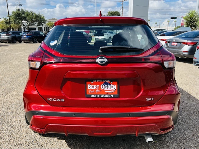 2023 Nissan Kicks SR photo 4