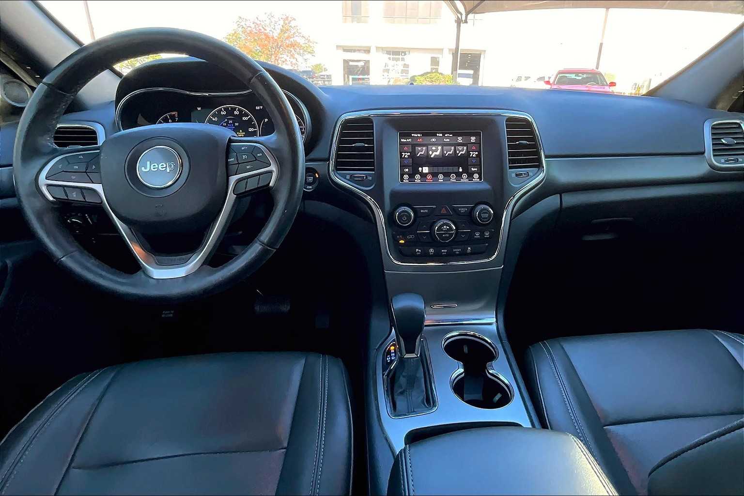 2018 Jeep Grand Cherokee Laredo photo 12