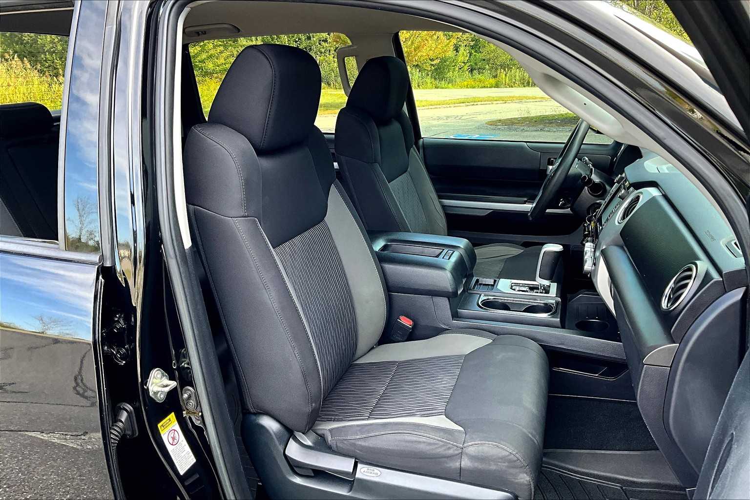 2017 Toyota Tundra SR5 photo 7
