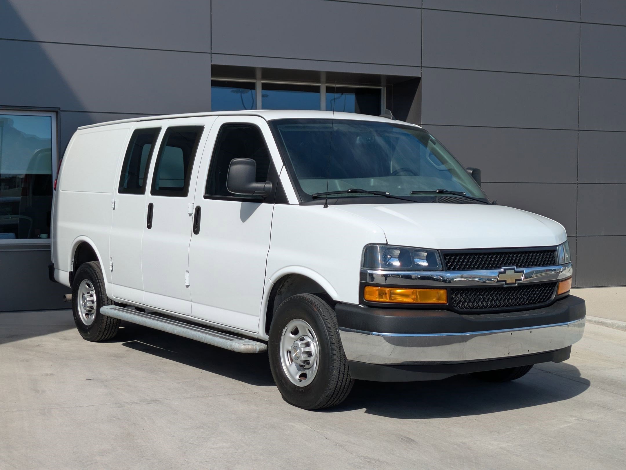 2023 Chevrolet Express Cargo Van photo 3