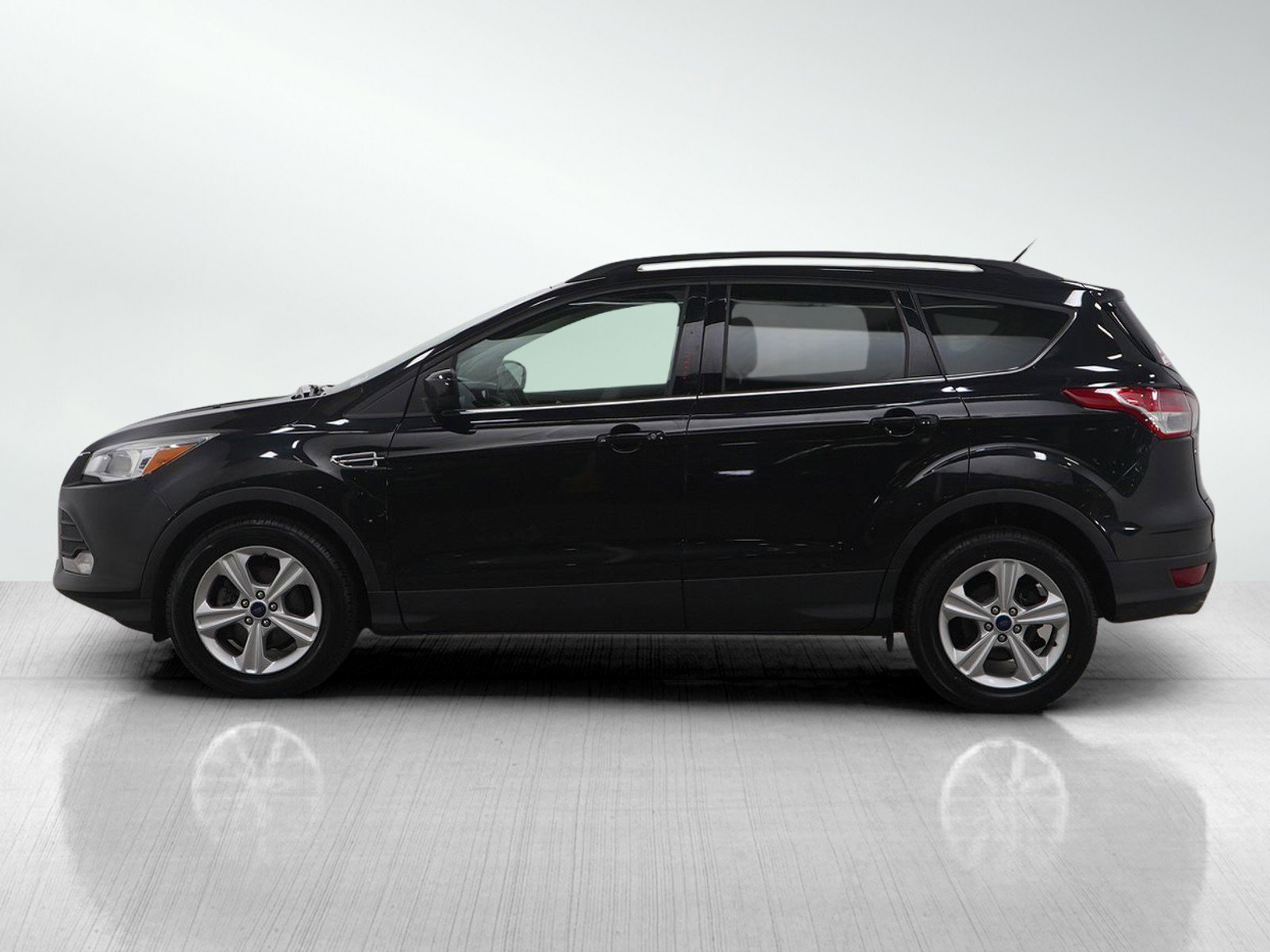 Used 2014 Ford Escape SE with VIN 1FMCU0GX5EUE52882 for sale in Hopkins, Minnesota