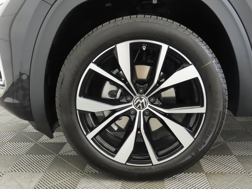 2025 Volkswagen Atlas SEL Premium R-Line photo 30