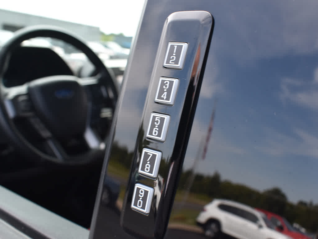 2018 Ford F-150 Lariat photo 17