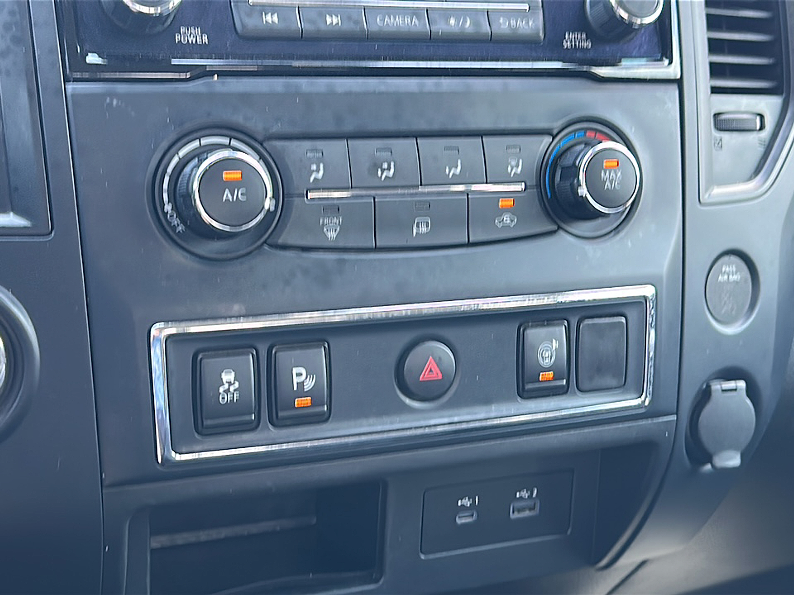 2022 Nissan Titan Crew Cab SV photo 11