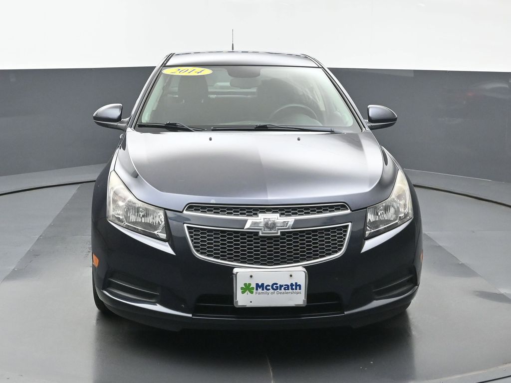 2014 Chevrolet Cruze photo 2