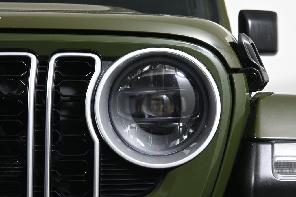 2024 Jeep Wrangler Sahara photo 10