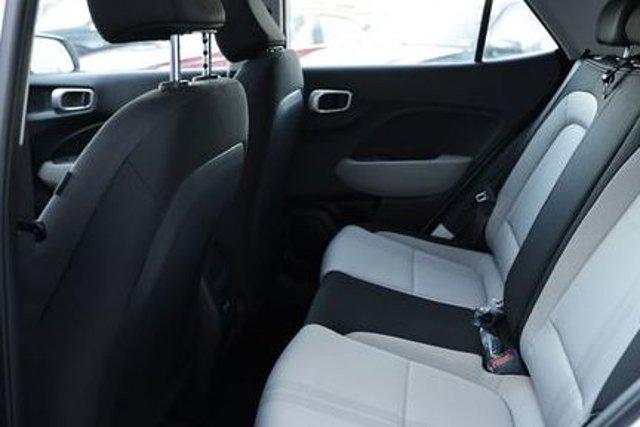 2025 Hyundai Venue SEL photo 8