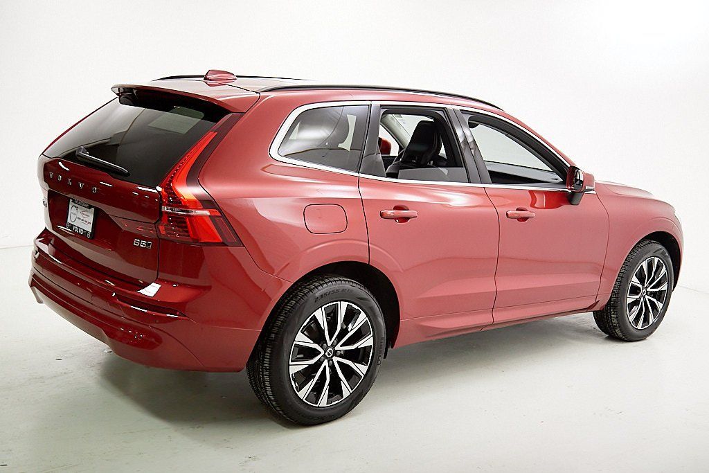 2023 VOLVO XC60 - Image 8