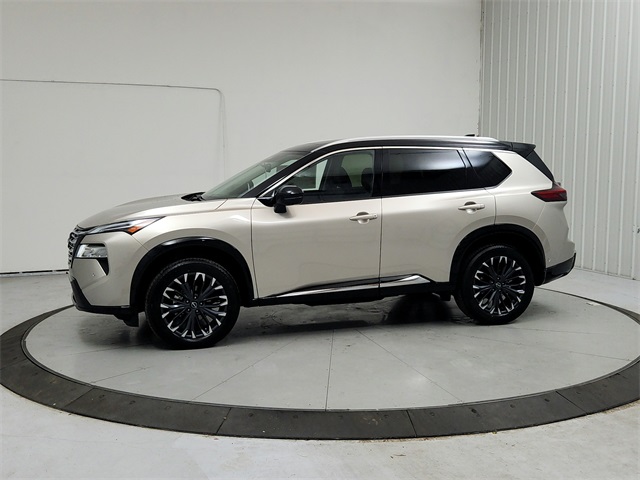 2026 Nissan Rogue Platinum photo 4