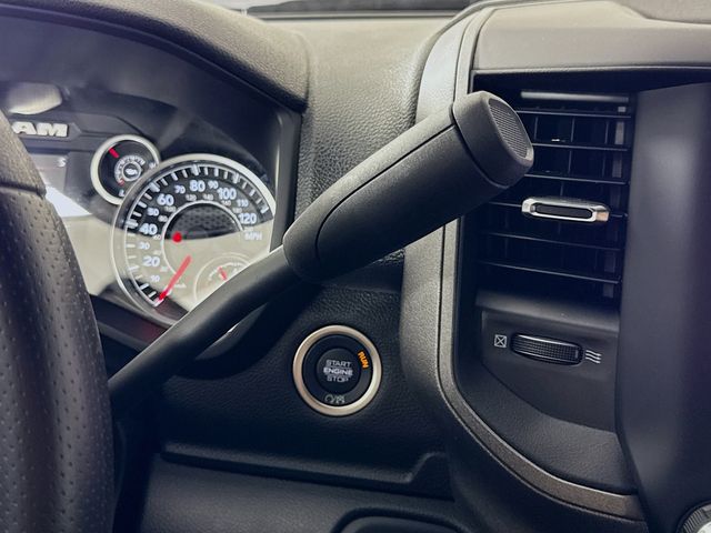 New 2024 Diamond Black Crystal Pearl-Coat Exterior Paint RAM Tradesman image 16