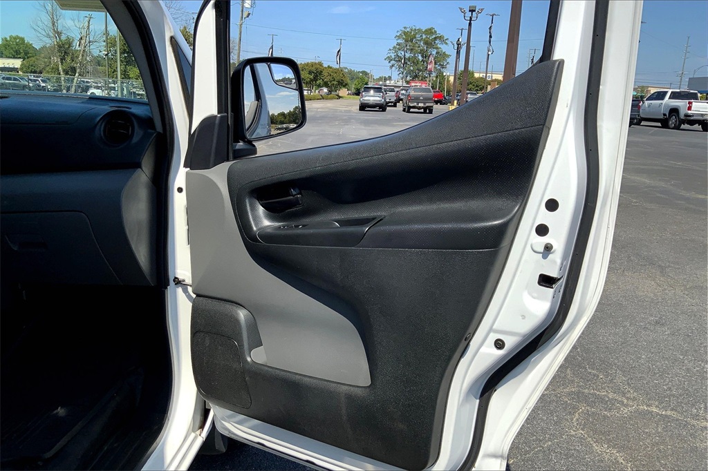 2017 Nissan NV200 S photo 22