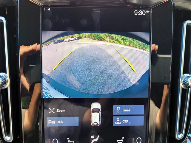 2021 Volvo XC40 Momentum photo 9