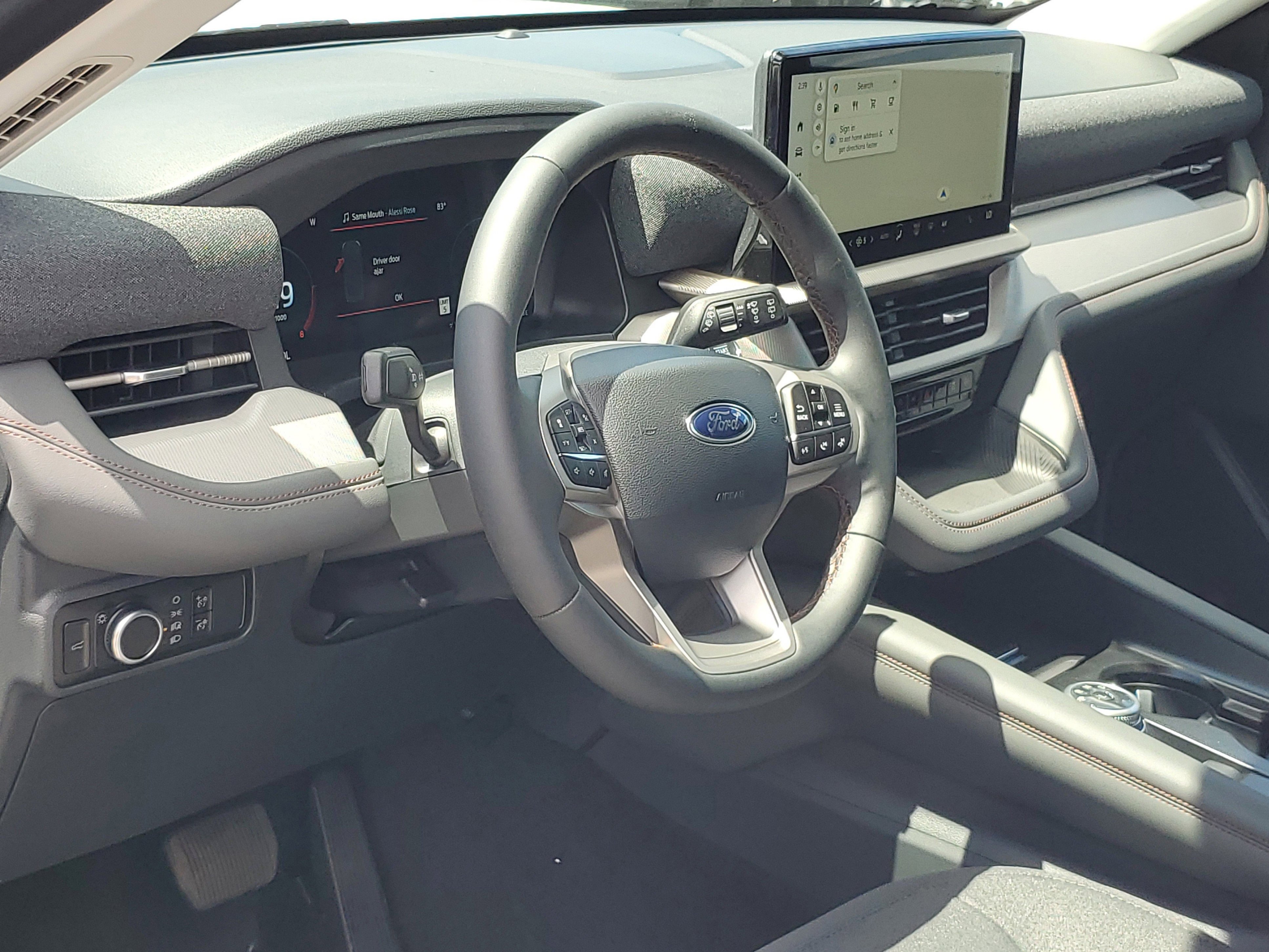 2025 Ford Explorer photo 4