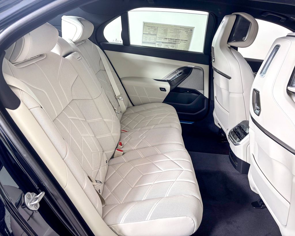2025 Bmw 750e 750e xDrive photo 22