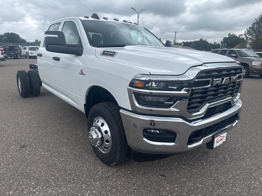 2025 Ram 3500 Tradesman photo 4
