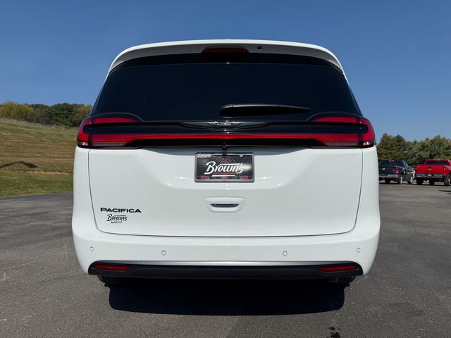2026 Chrysler Pacifica photo 6