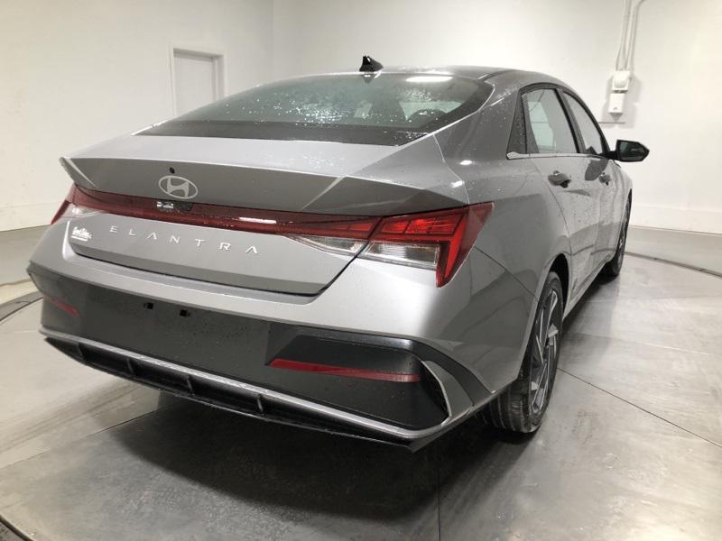 2025 Hyundai Elantra SEL Convenience photo 7
