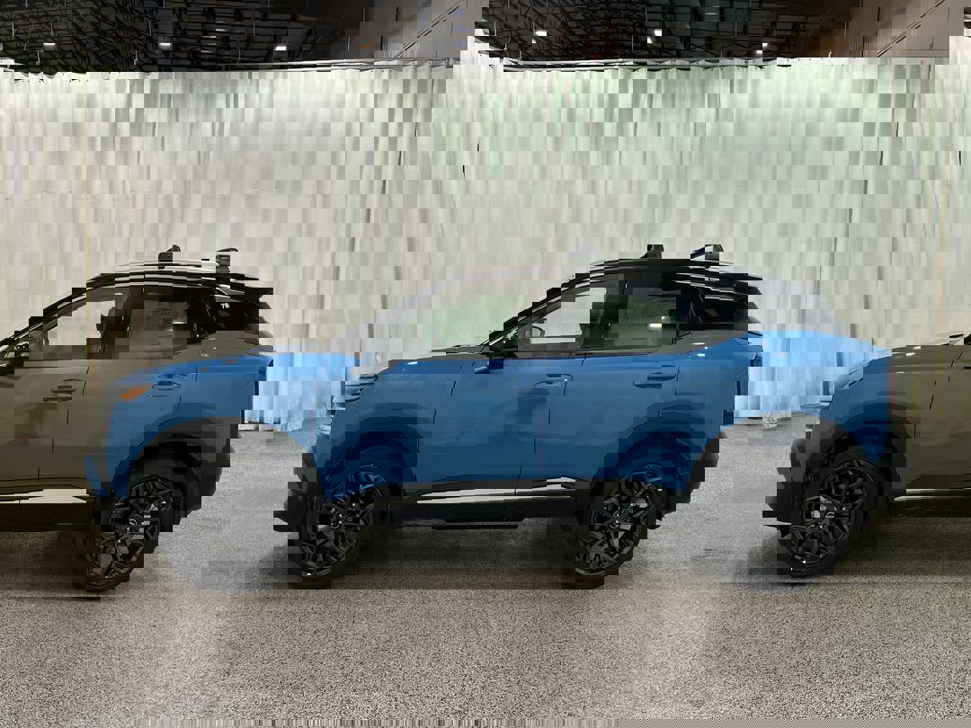 2026 Nissan Kicks SR photo 4