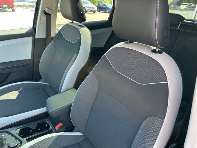 2025 Volkswagen Taos SE photo 11
