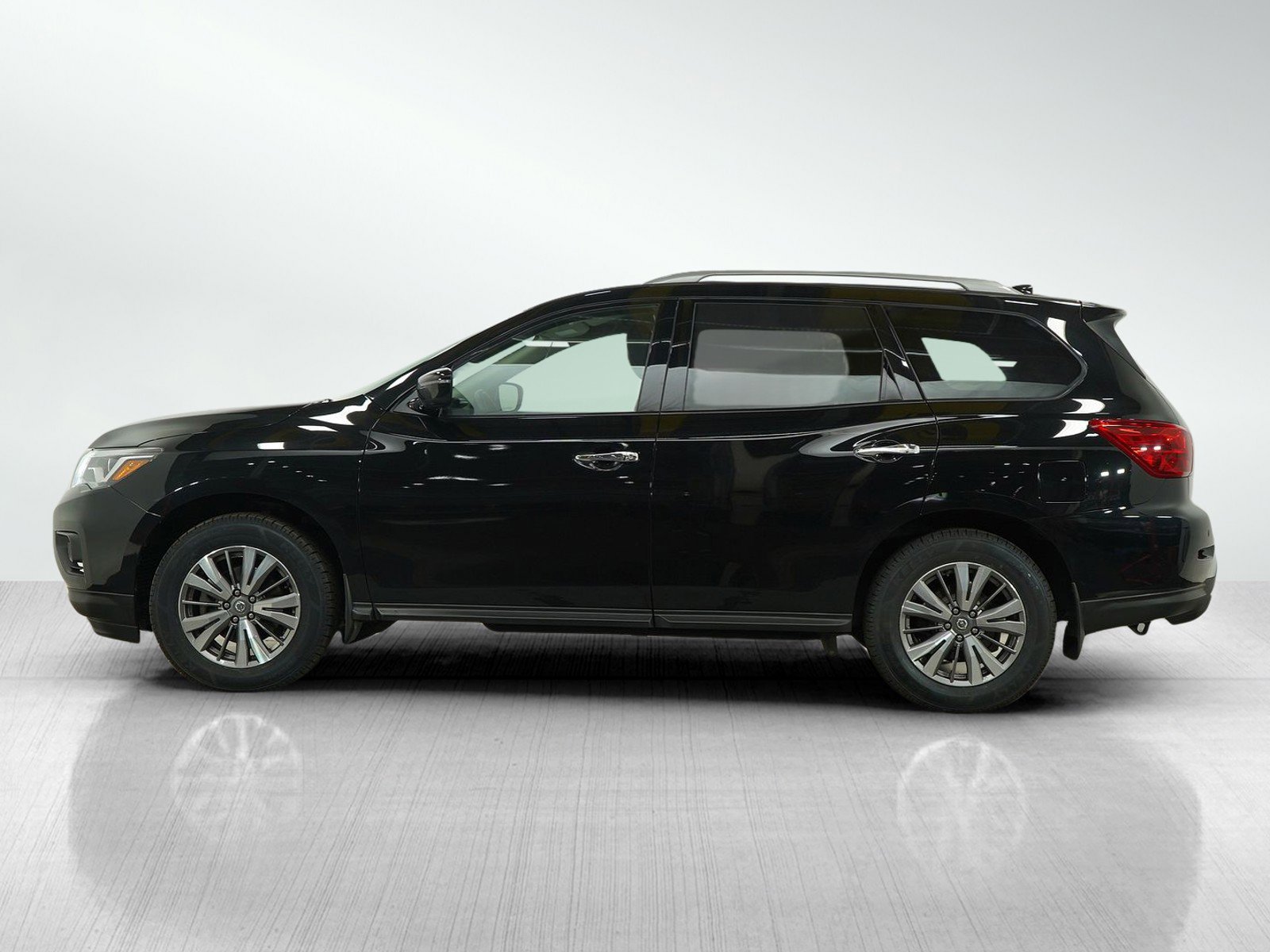 Used 2019 Nissan Pathfinder S with VIN 5N1DR2MM3KC640524 for sale in Burnsville, Minnesota