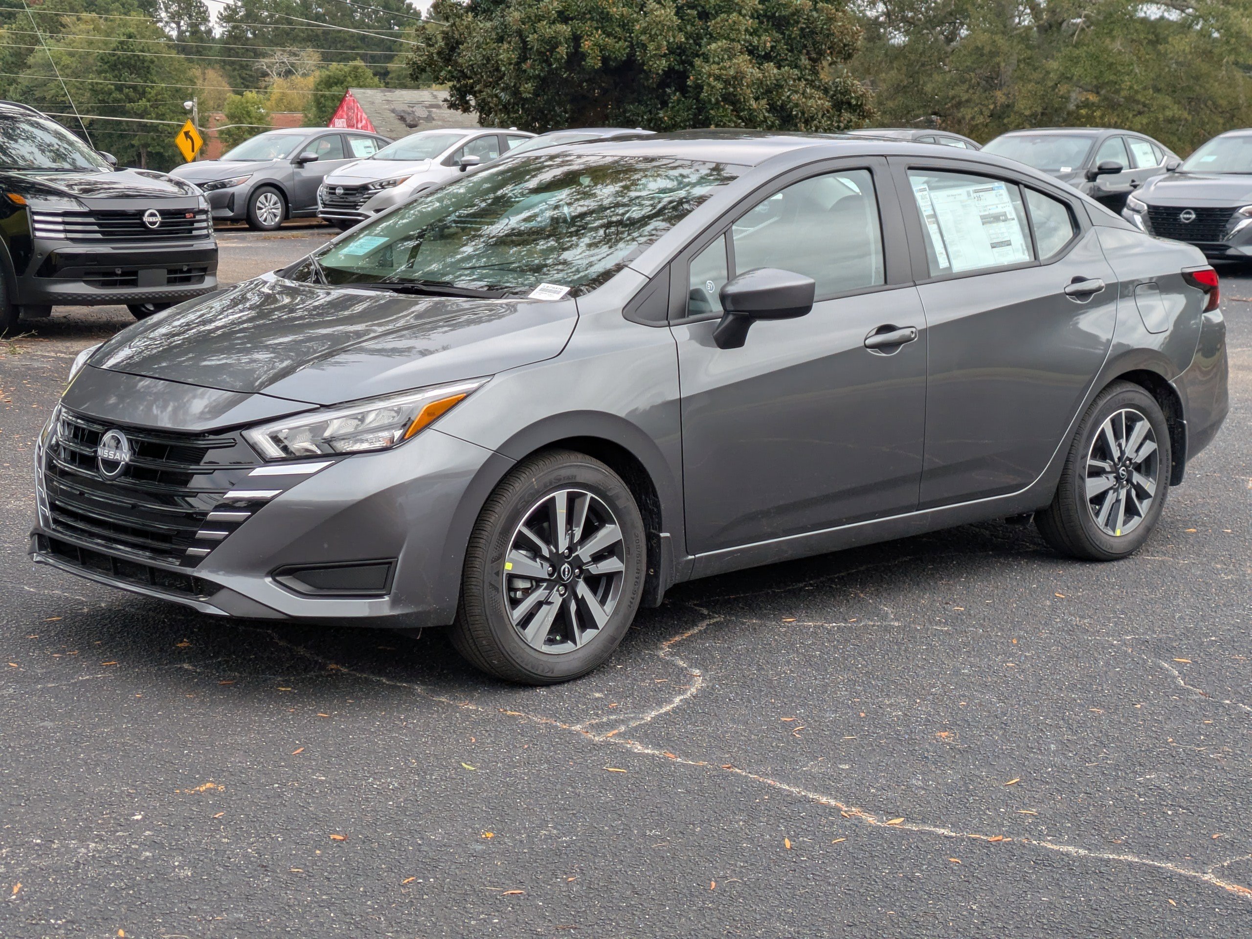 2025 Nissan Versa 1.6 SV photo 3