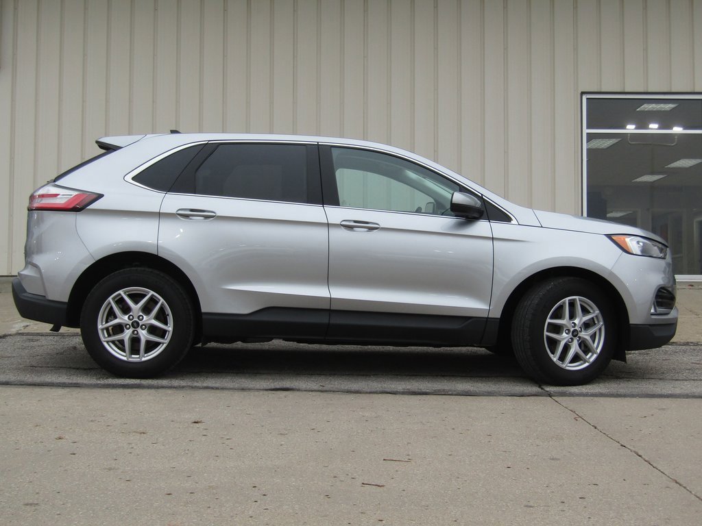 2023 Ford Edge SEL photo 2