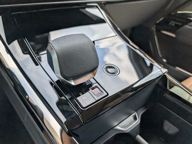 2025 Land Rover Range Rover Sport SE photo 16