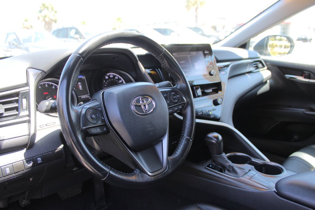2022 Toyota Camry SE photo 11