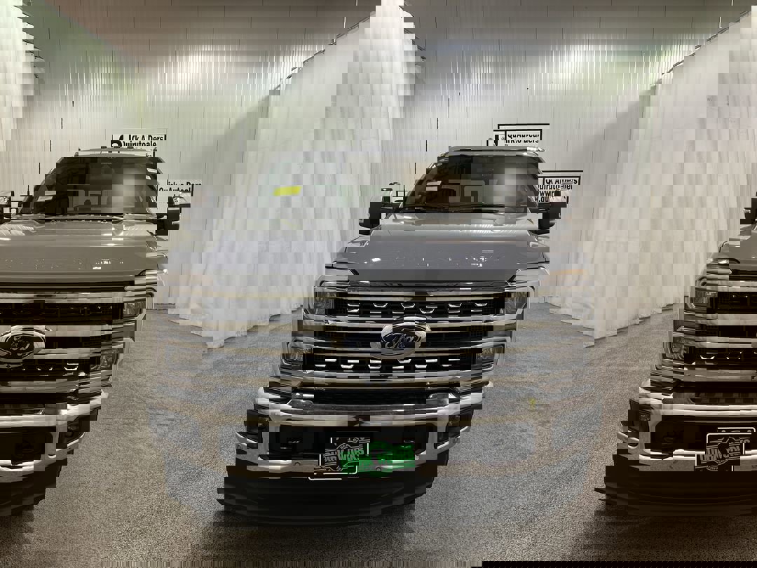 2025 Ford F-350 Lariat photo 2