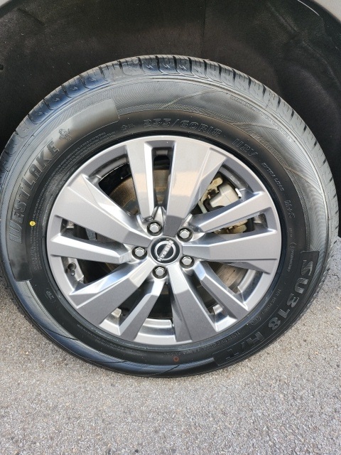 2025 Nissan Pathfinder SV photo 2