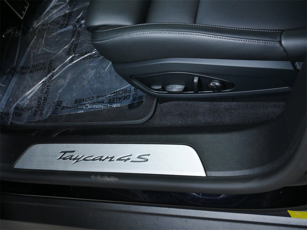 2025 Porsche Taycan 4S photo 13