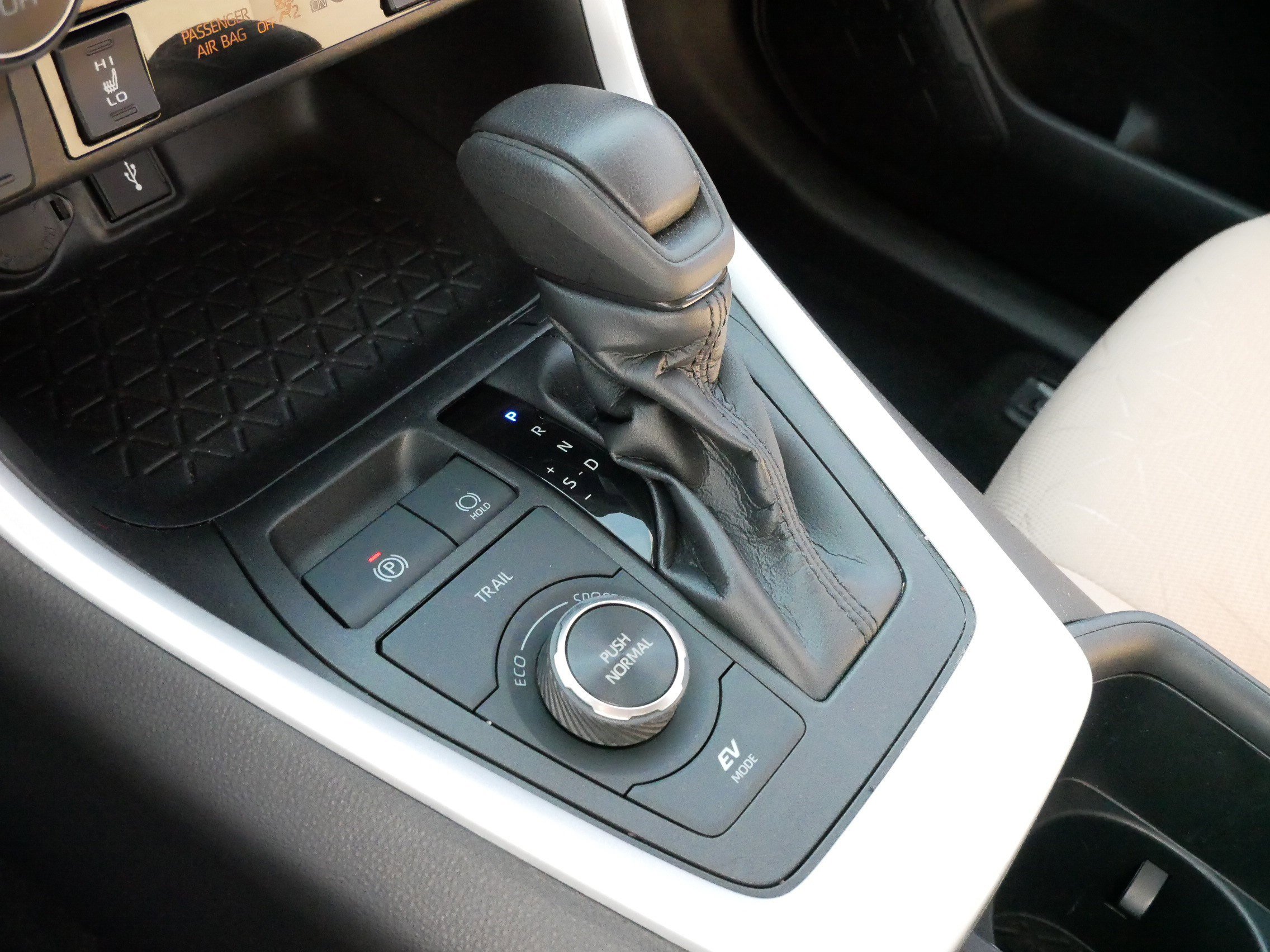 2022 Toyota RAV4 Hybrid XLE photo 21