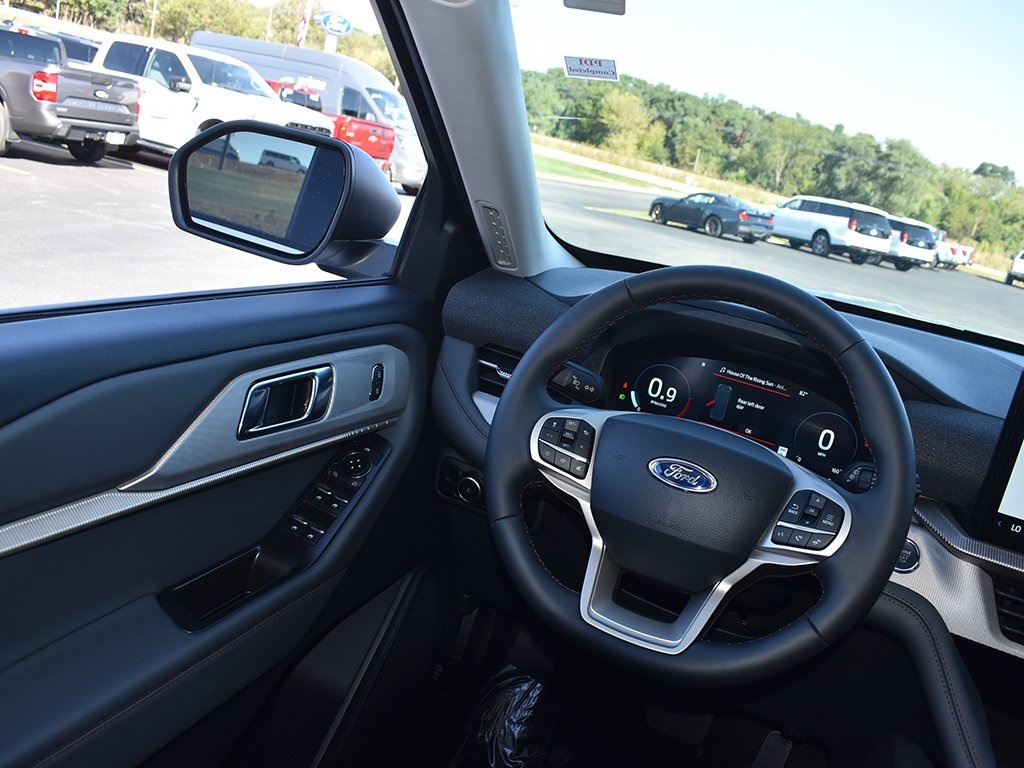 2025 Ford Explorer photo 17