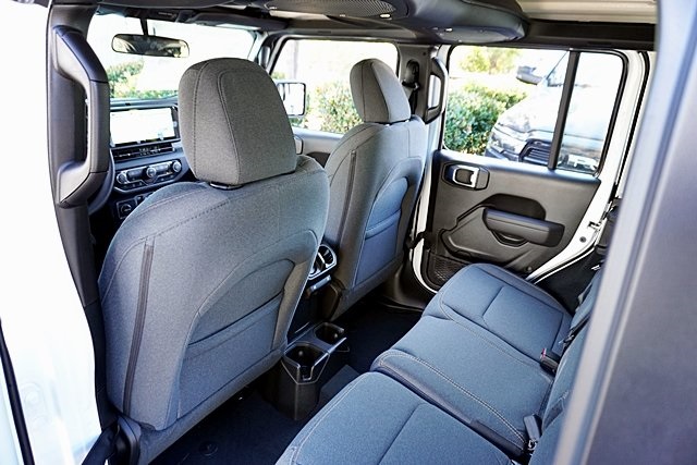 New 2026 Bright White Clear-Coat Exterior Paint Jeep Sport image 23