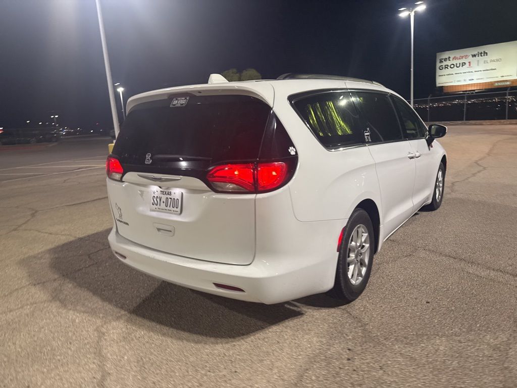 2020 Chrysler Voyager LXi photo 11