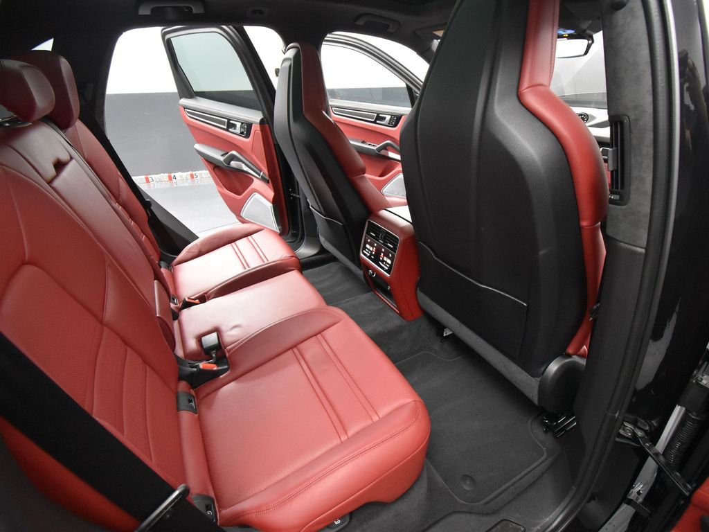 2022 Porsche Cayenne E-Hybrid Turbo S photo 37