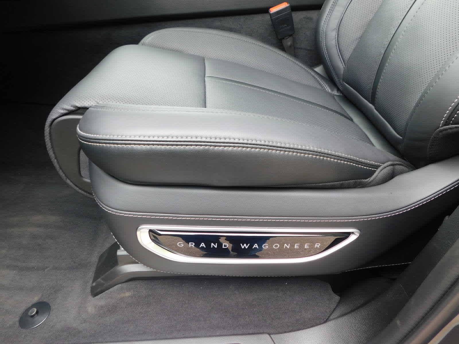2024 Jeep Grand Wagoneer L Base photo 15