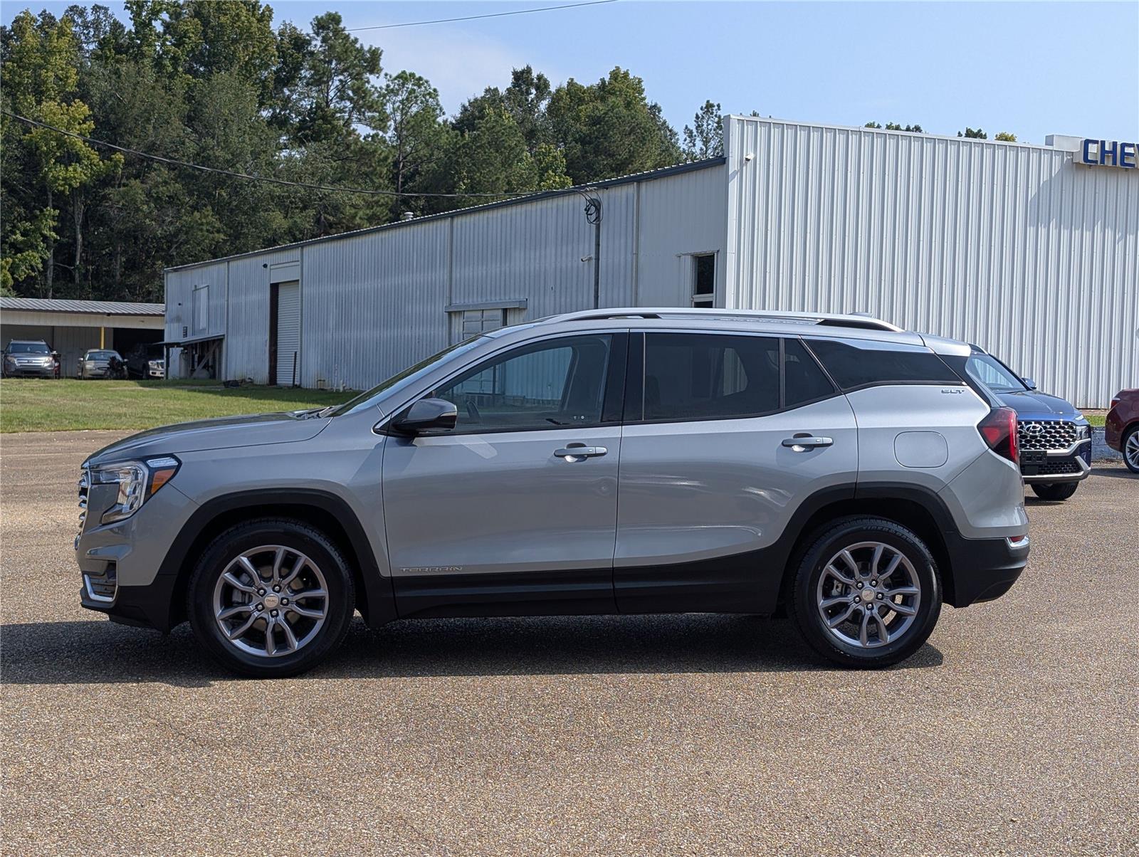 2023 Gmc Terrain SLT photo 2