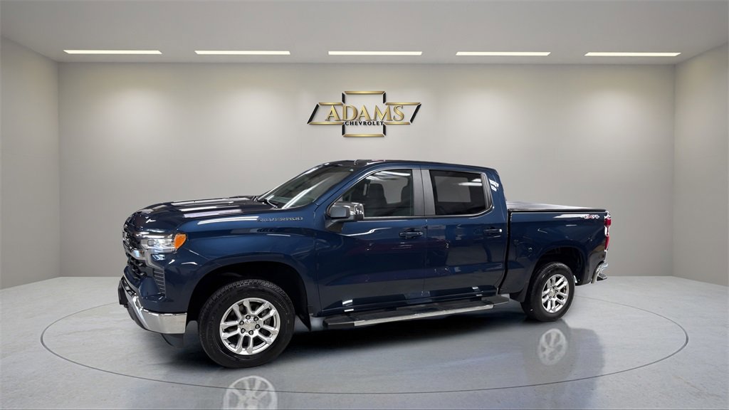 2022 Chevrolet Silverado 1500 LT photo 2