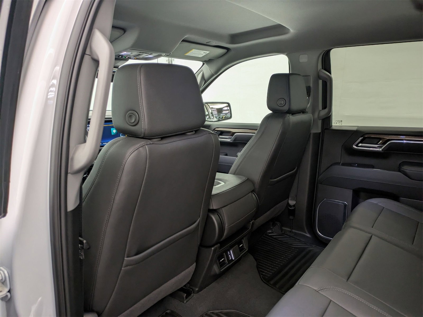 2025 Chevrolet Silverado 1500 LT photo 17
