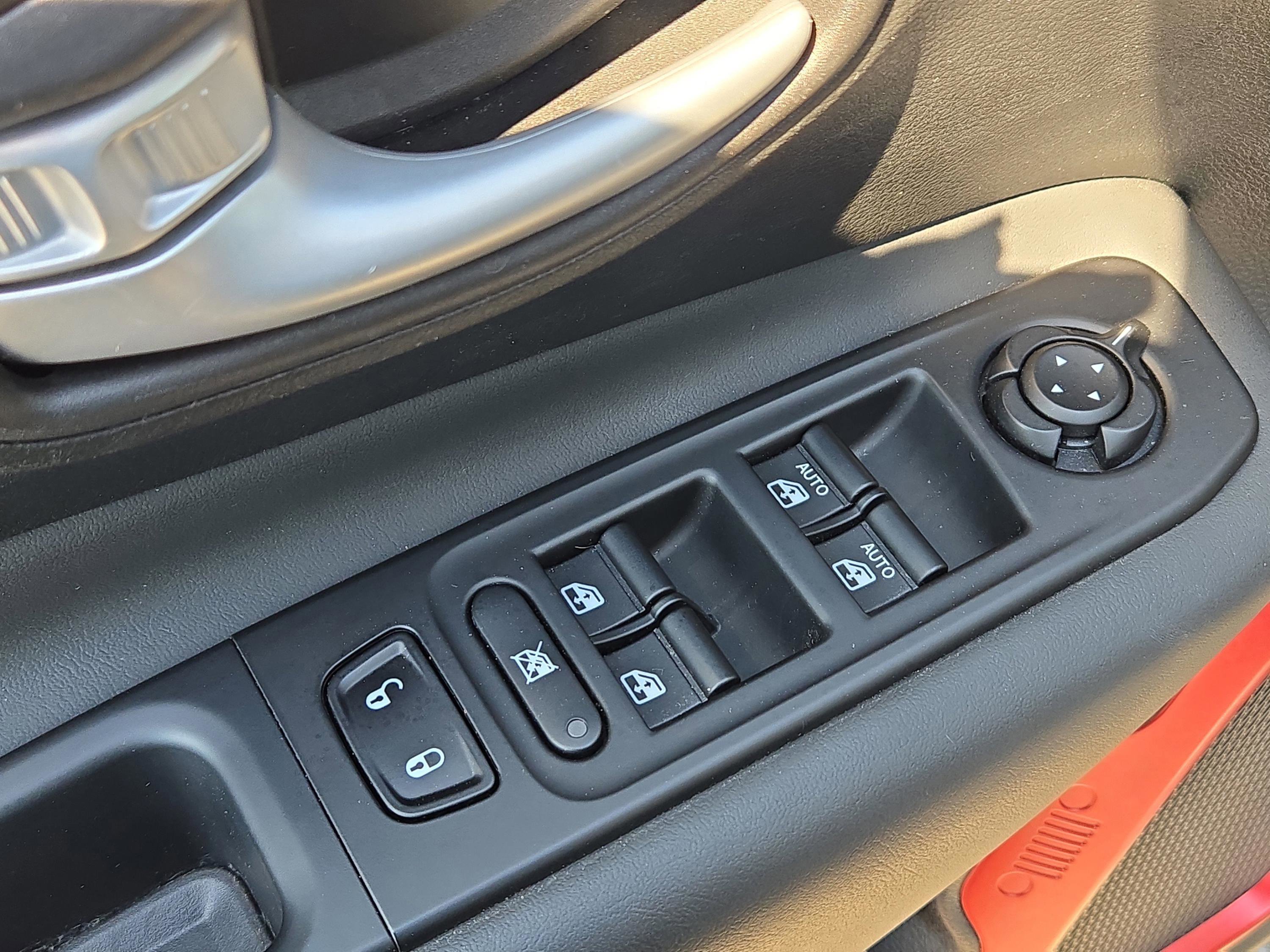 2023 Jeep Renegade Latitude Red Edition photo 11