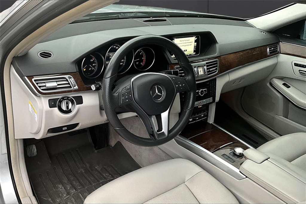 2014 Mercedes Benz E 250 4MATIC photo 11