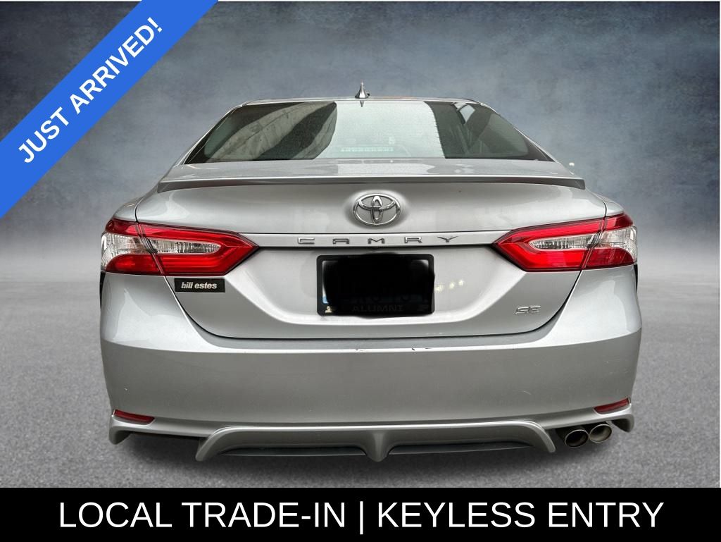 2020 Toyota Camry SE photo 4