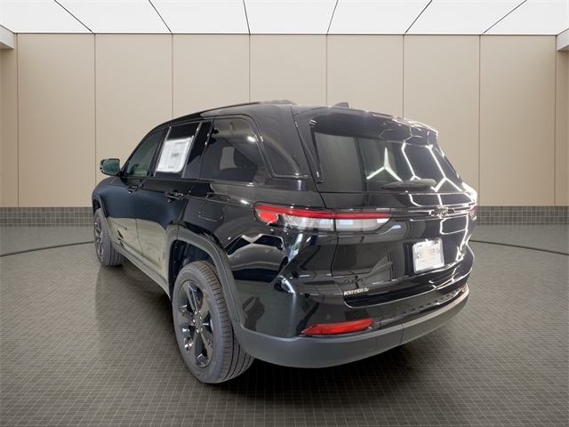 2025 Jeep Grand Cherokee Limited photo 3