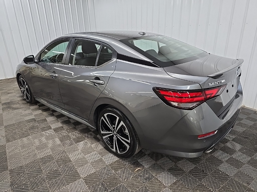 2021 Nissan Sentra SR photo 9
