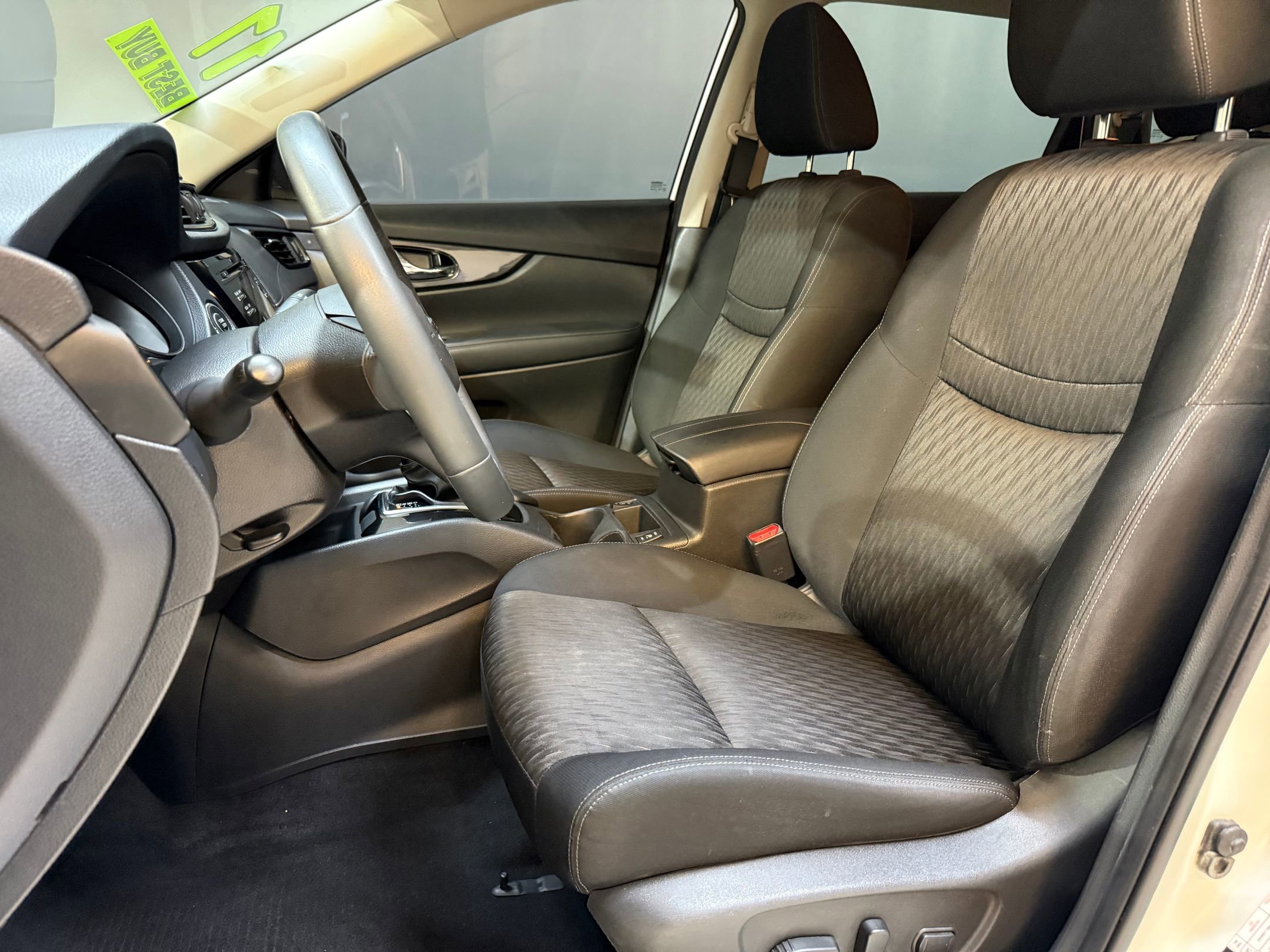 2017 Nissan Rogue SV photo 4