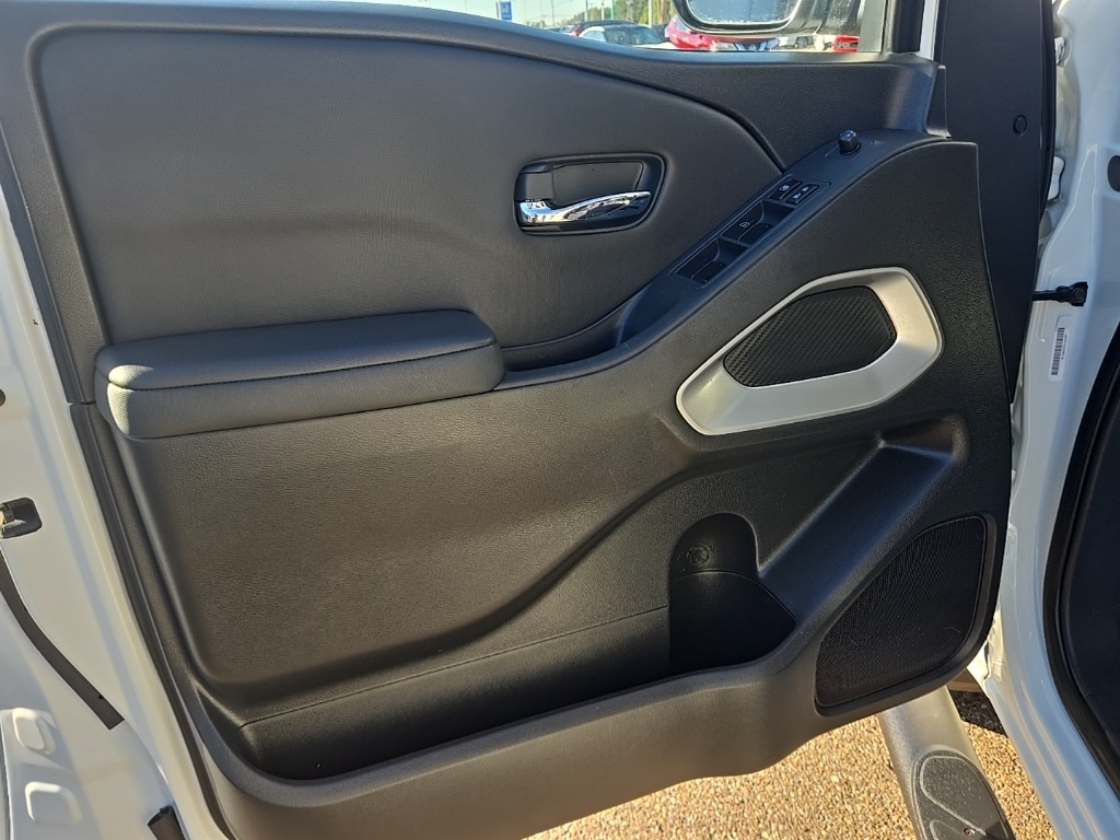2023 Nissan Frontier SV photo 10
