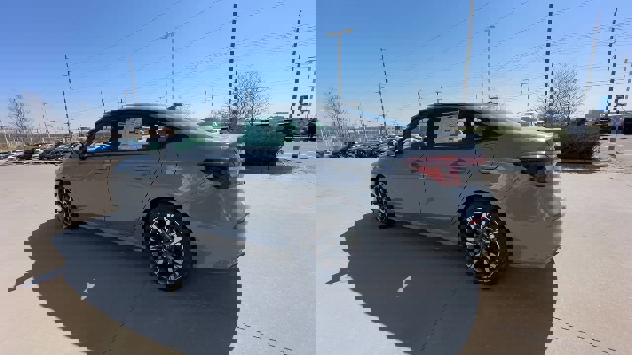 2026 Honda Civic Sport Touring Hybrid photo 6