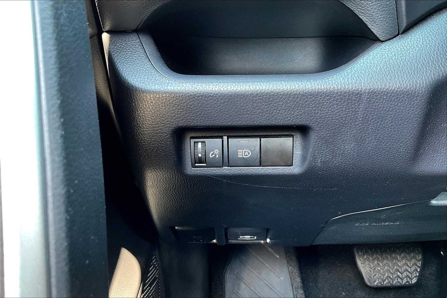 2024 Toyota RAV4 LE photo 31